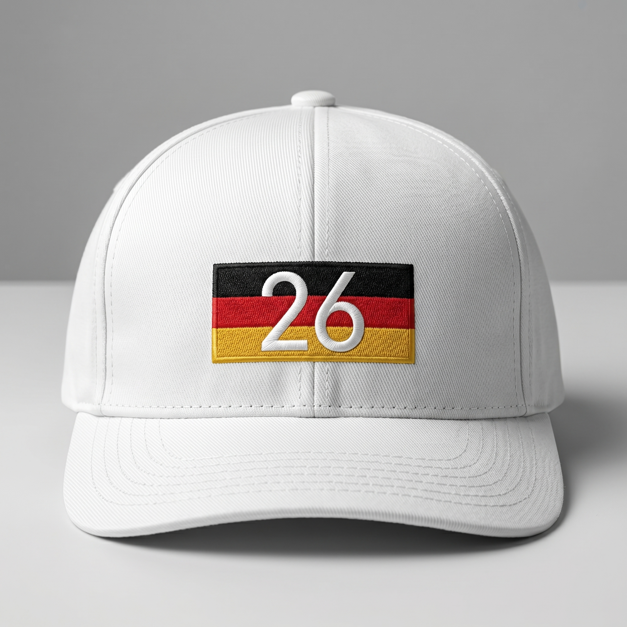 Deutschland Snapback Cap „26“ – Flat Bill, Weiß